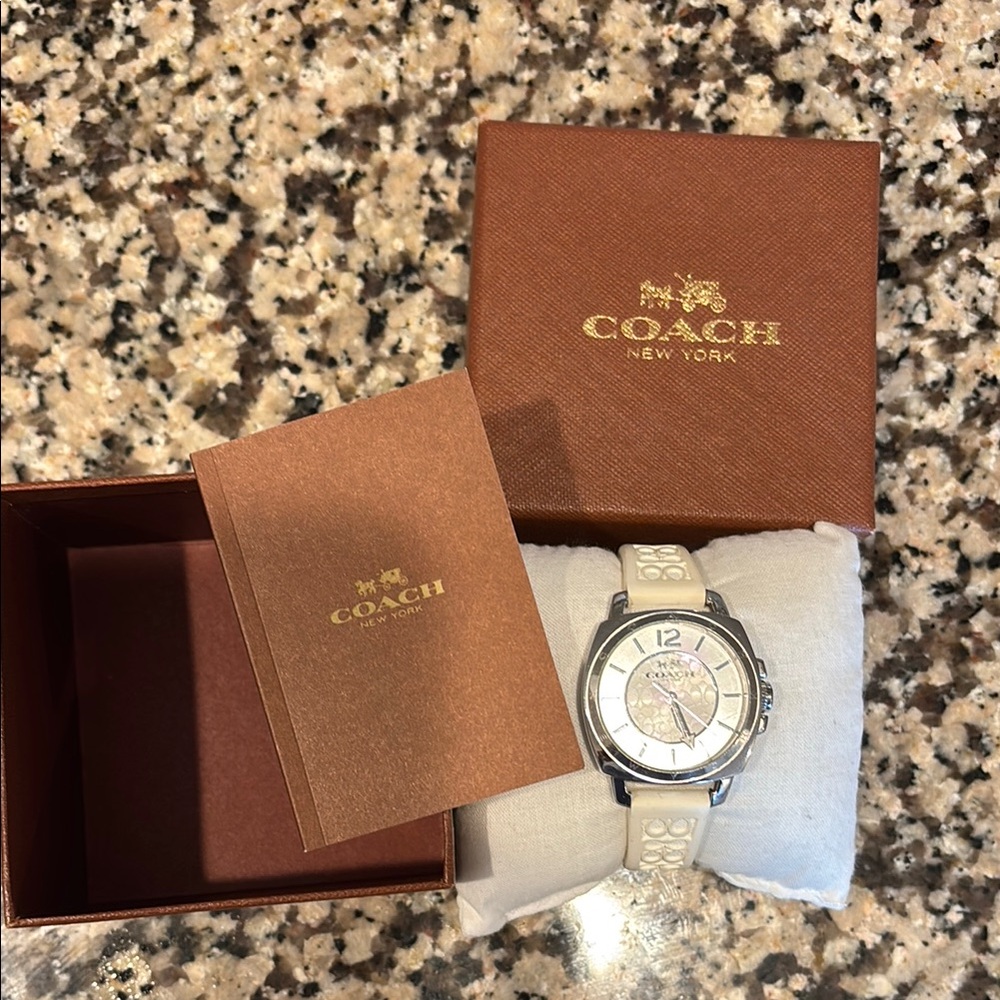 Coach Silver and Cream Watch Elegant Design